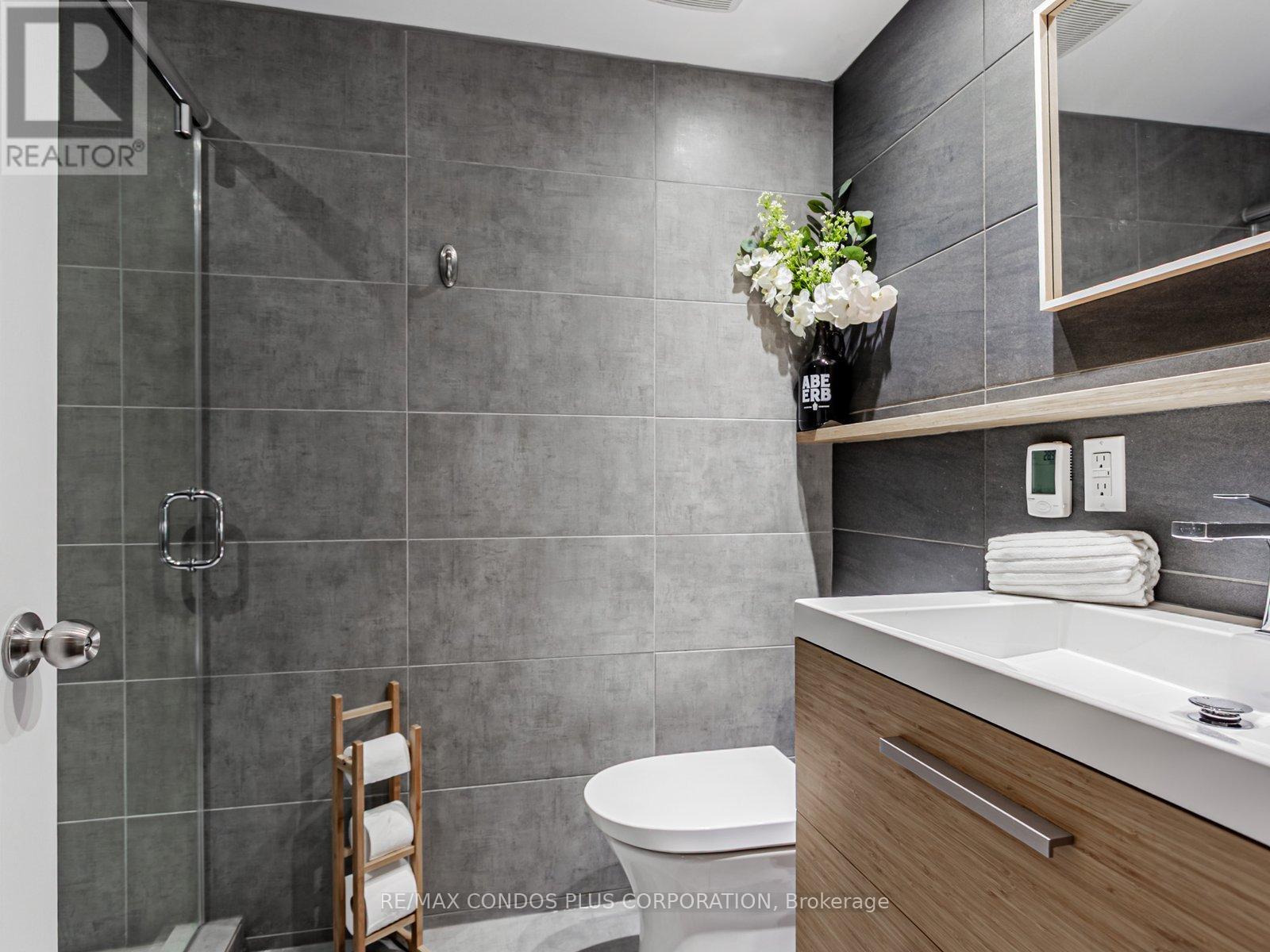 F - 346 Jarvis Street, Toronto, Ontario  M4Y 2G6 - Photo 34 - C12511062