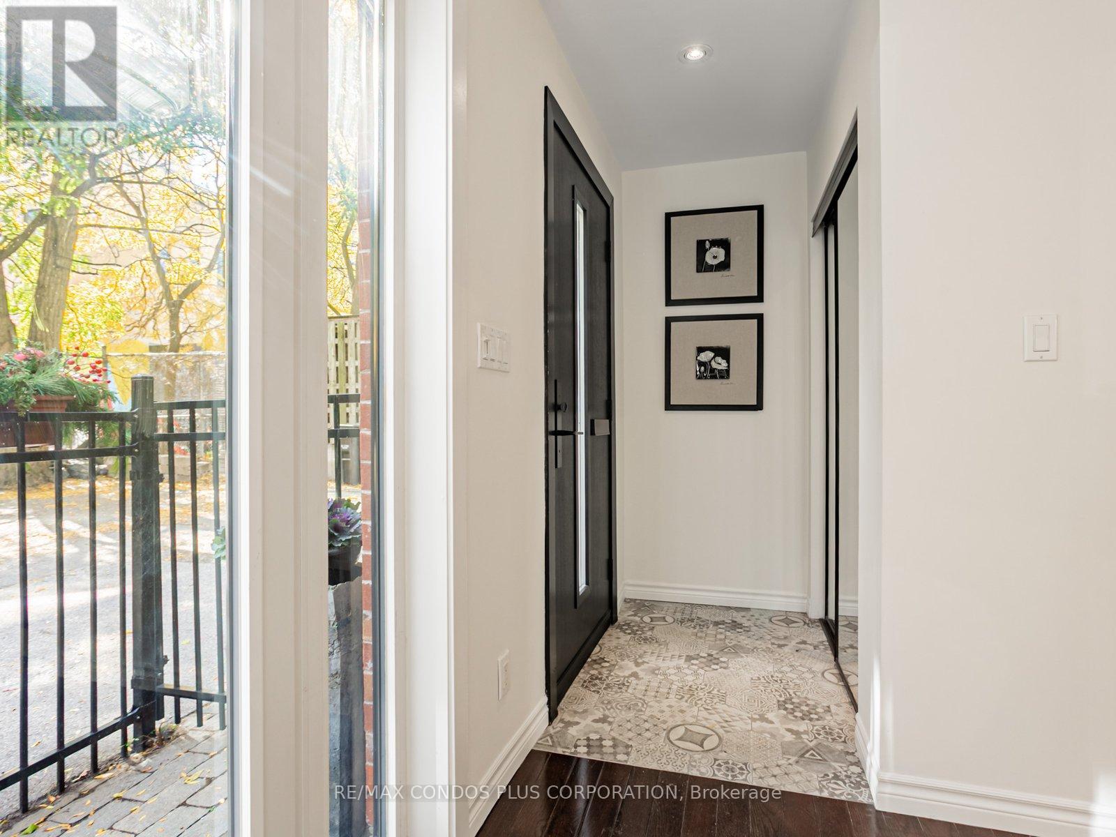 F - 346 Jarvis Street, Toronto, Ontario  M4Y 2G6 - Photo 4 - C12511062