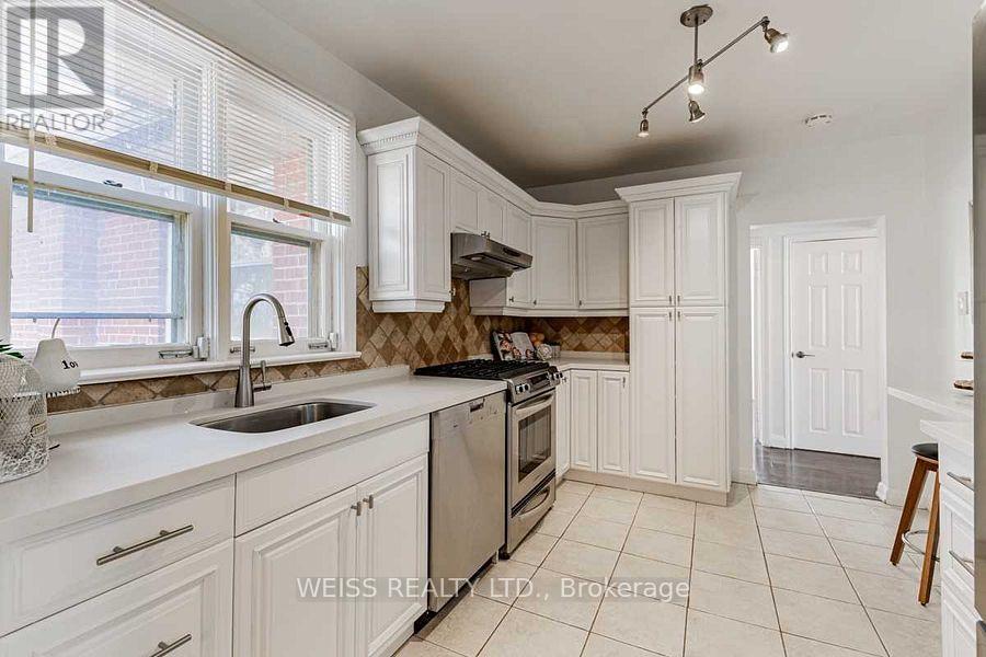 3 Acton Avenue, Toronto, Ontario  M3H 4G6 - Photo 11 - C12511070