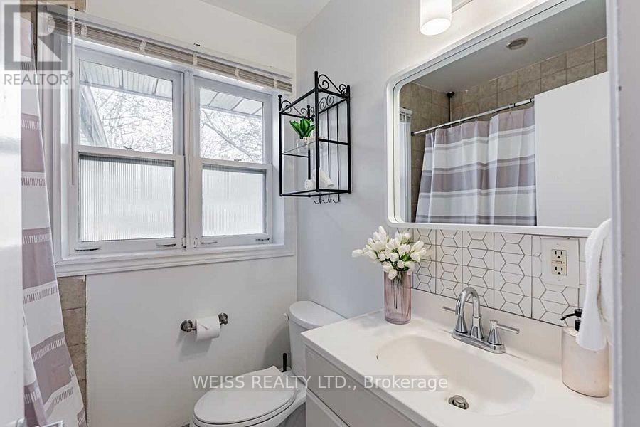 3 Acton Avenue, Toronto, Ontario  M3H 4G6 - Photo 14 - C12511070