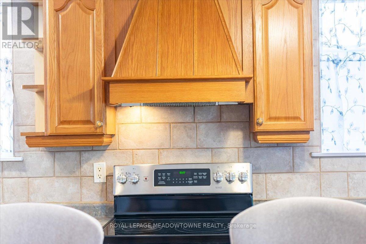 9 Welbeck Drive, Brampton, Ontario  L6X 2K9 - Photo 10 - W12373794