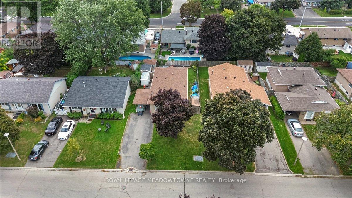 9 Welbeck Drive, Brampton, Ontario  L6X 2K9 - Photo 3 - W12373794