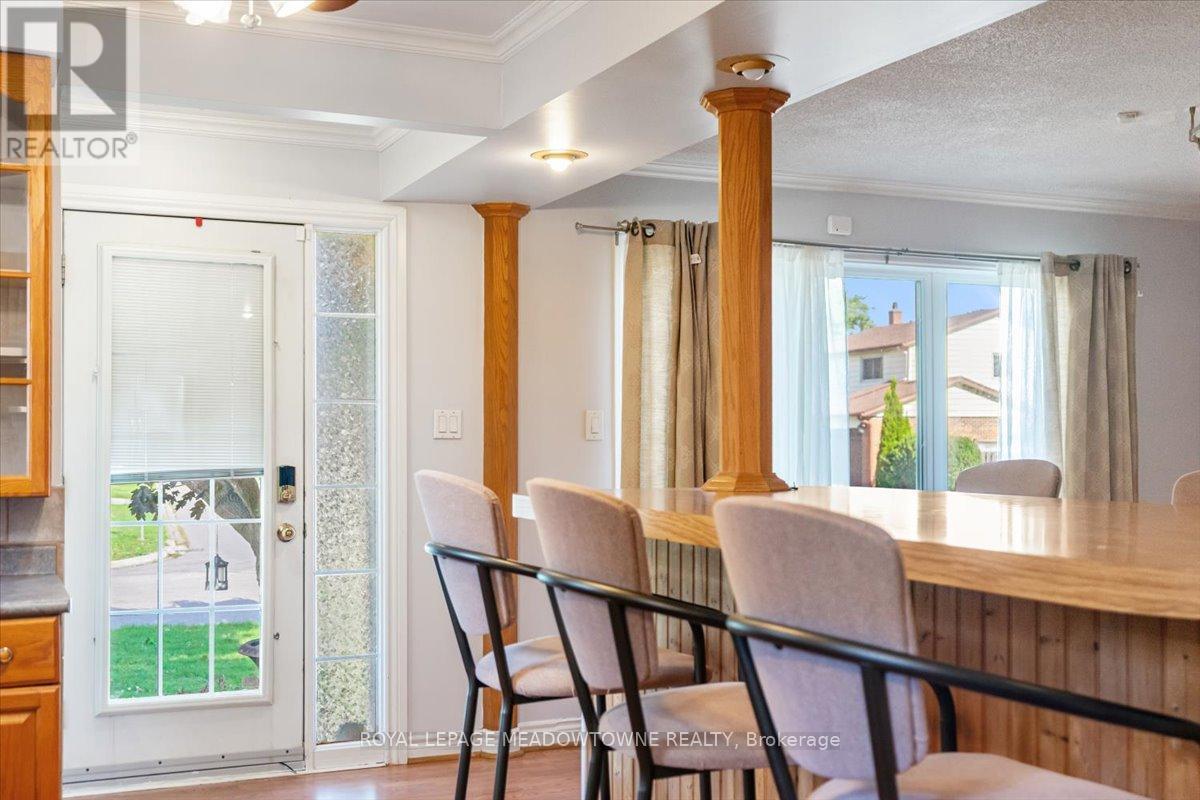 9 Welbeck Drive, Brampton, Ontario  L6X 2K9 - Photo 5 - W12373794