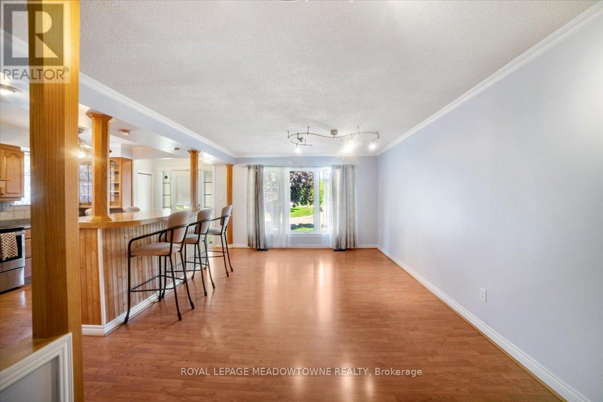 9 Welbeck Drive, Brampton, Ontario  L6X 2K9 - Photo 7 - W12373794