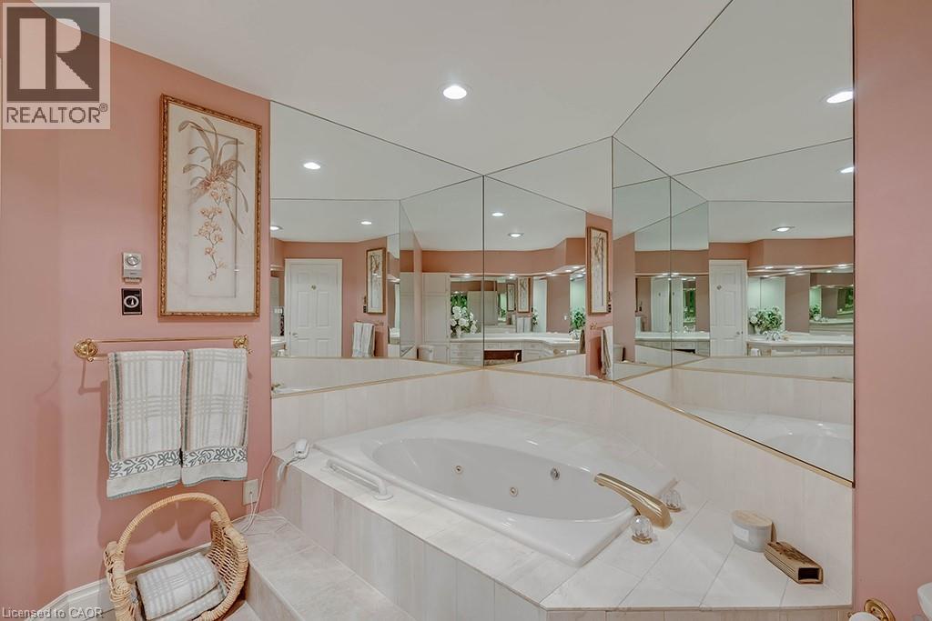 2220 Lakeshore Road Unit# 23, Burlington, Ontario  L7R 4G7 - Photo 34 - 40731010