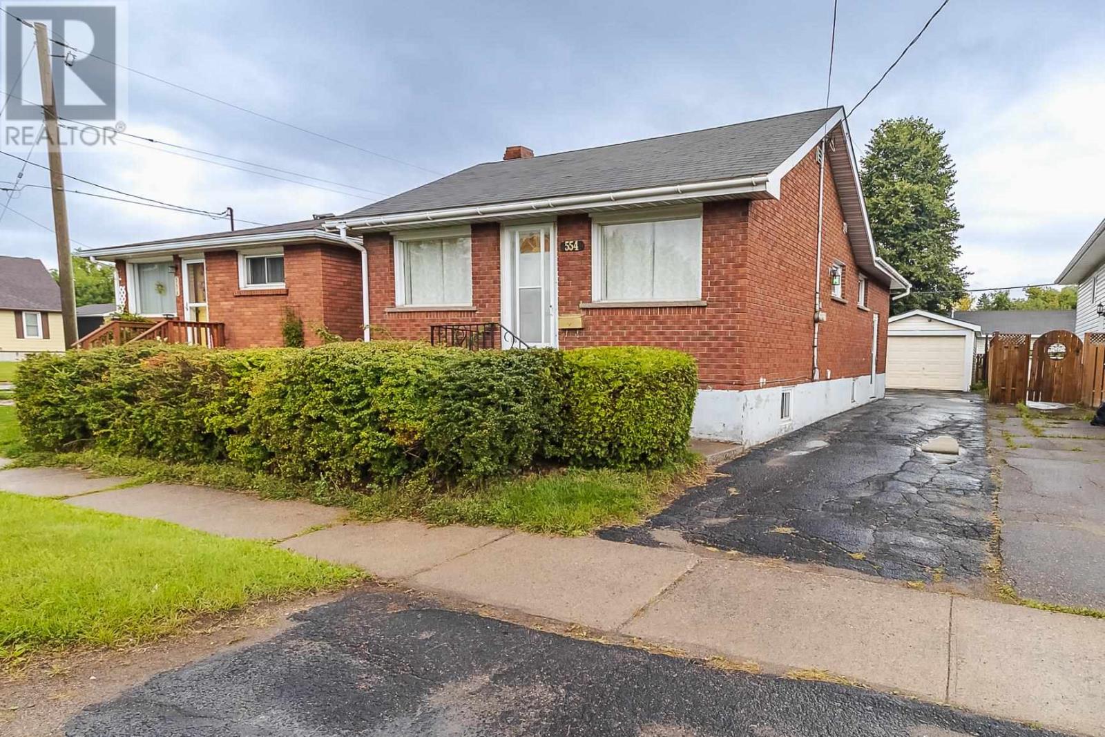 554 Douglas St, Sault Ste. Marie, Ontario P6C 1V1 - Photo 1 - SM252527