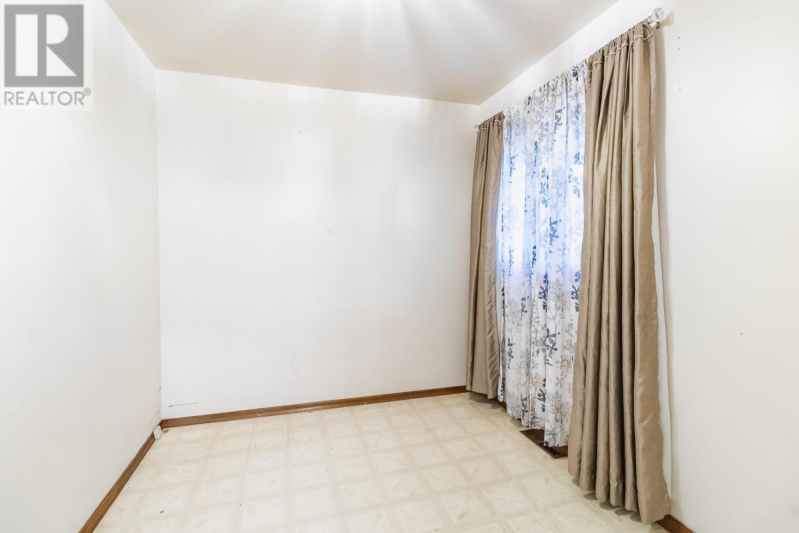 554 Douglas St, Sault Ste. Marie, Ontario P6C 1V1 - Photo 12 - SM252527