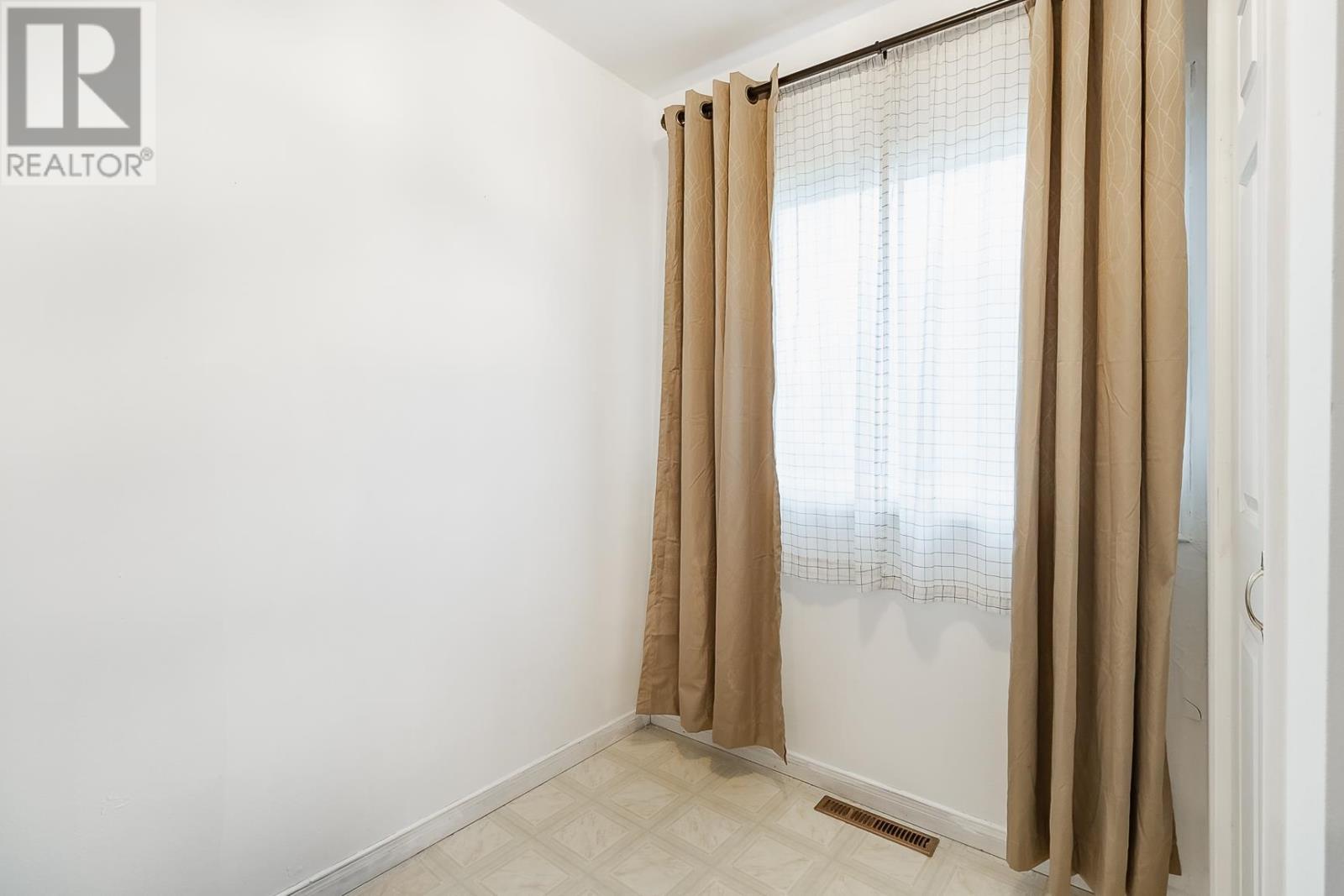 554 Douglas St, Sault Ste. Marie, Ontario P6C 1V1 - Photo 9 - SM252527