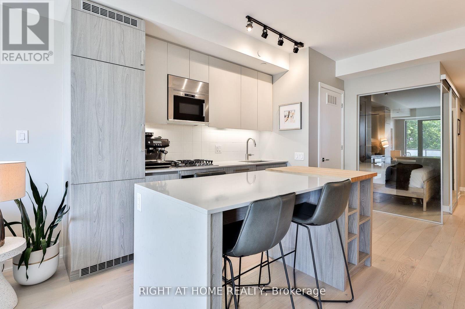 410 - 430 Roncesvalles Avenue, Toronto, Ontario  M6R 0A6 - Photo 10 - W12511054