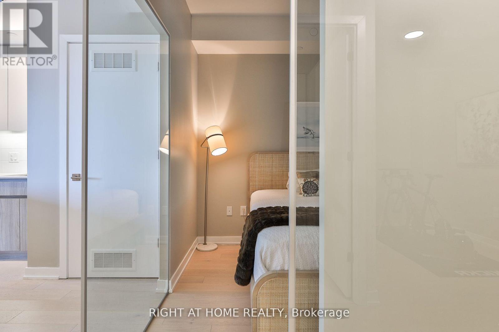 410 - 430 Roncesvalles Avenue, Toronto, Ontario  M6R 0A6 - Photo 11 - W12511054