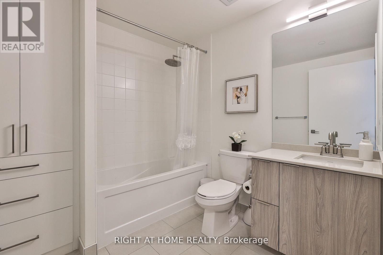 410 - 430 Roncesvalles Avenue, Toronto, Ontario  M6R 0A6 - Photo 13 - W12511054