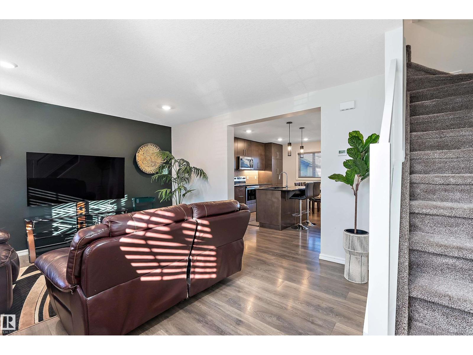 22124 87 Av Nw, Edmonton, Alberta  T5T 7H7 - Photo 3 - E4464751