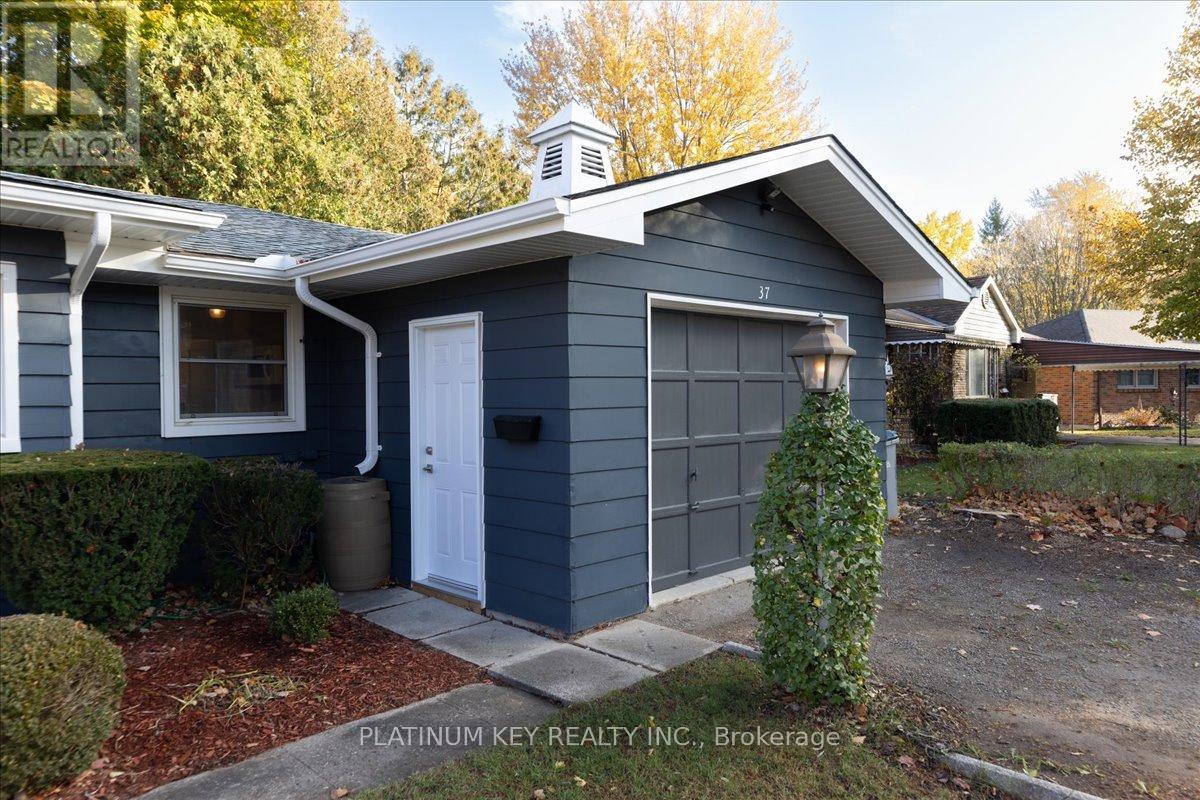 37 Arnella Crescent, Strathroy-Caradoc, Ontario  N7G 2C4 - Photo 3 - X12511074