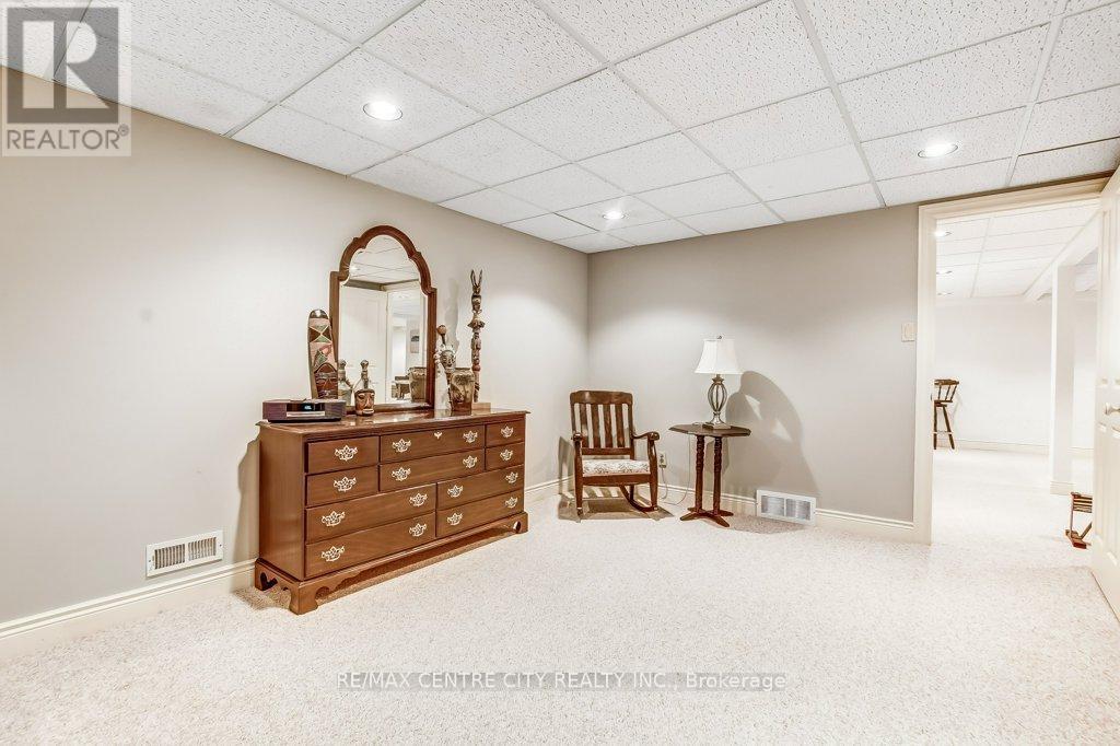 27 - 1200 Riverside Drive, London North, Ontario  N6H 5C6 - Photo 31 - X12511138