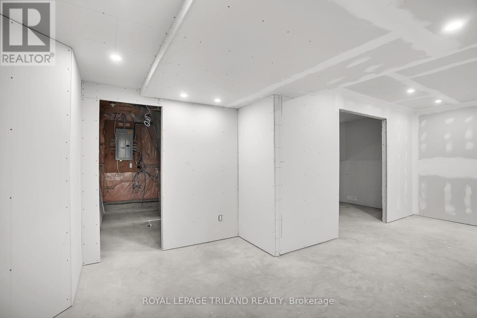 1862 Cherrywood Trail, London North, Ontario  N6H 0E1 - Photo 30 - X12511144