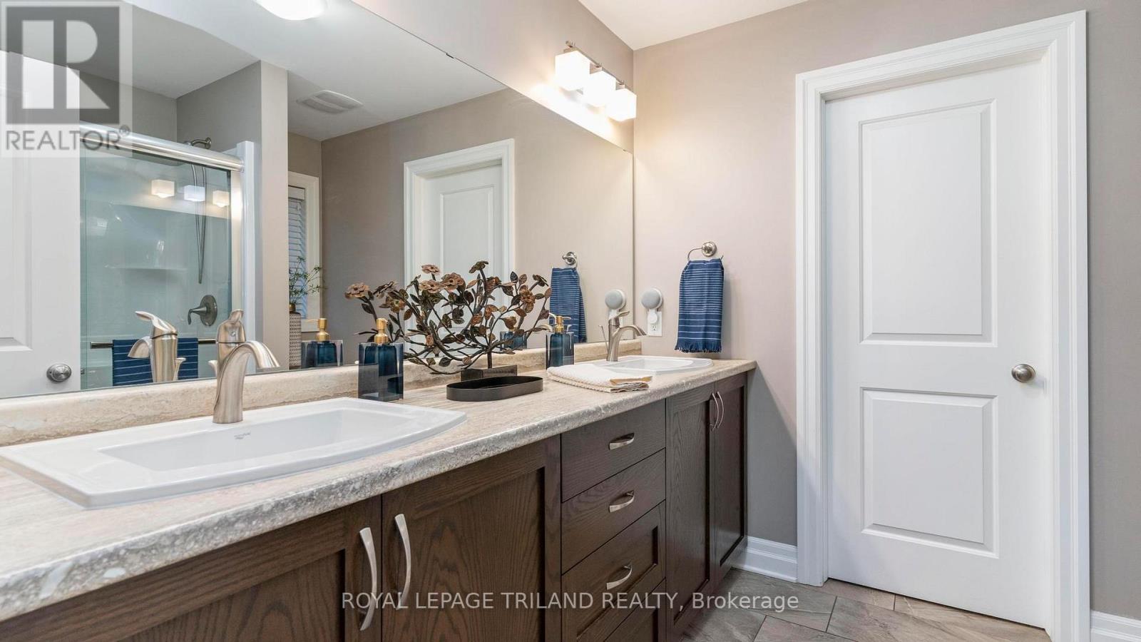 693 Newman Drive, Strathroy-Caradoc, Ontario  N0L 1W0 - Photo 13 - X12511152