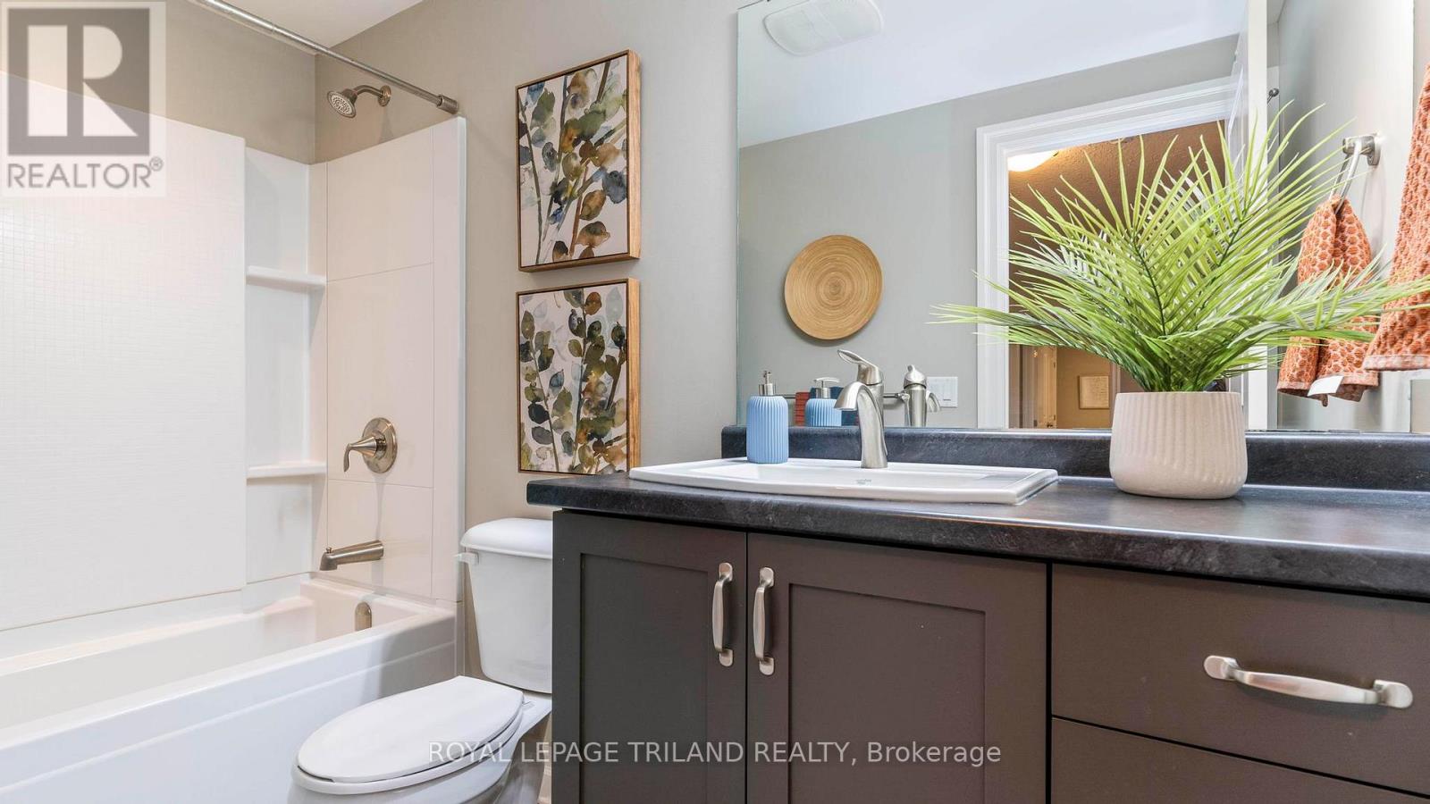 693 Newman Drive, Strathroy-Caradoc, Ontario  N0L 1W0 - Photo 18 - X12511152