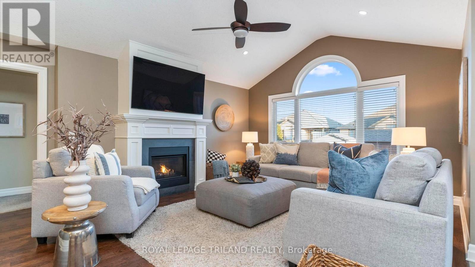 693 Newman Drive, Strathroy-Caradoc, Ontario  N0L 1W0 - Photo 5 - X12511152