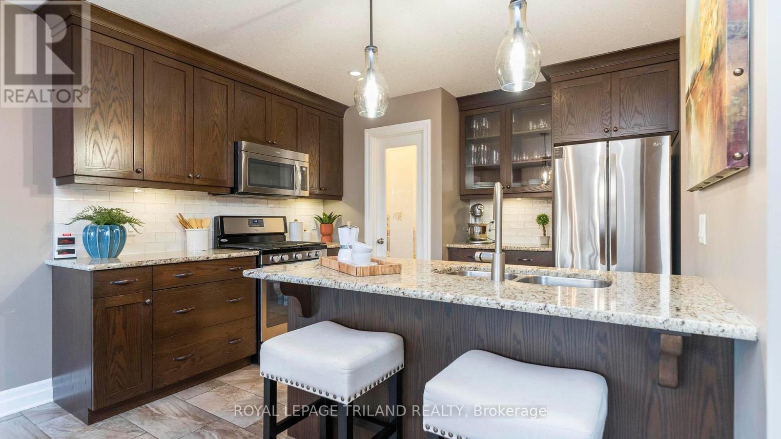 693 Newman Drive, Strathroy-Caradoc, Ontario  N0L 1W0 - Photo 9 - X12511152