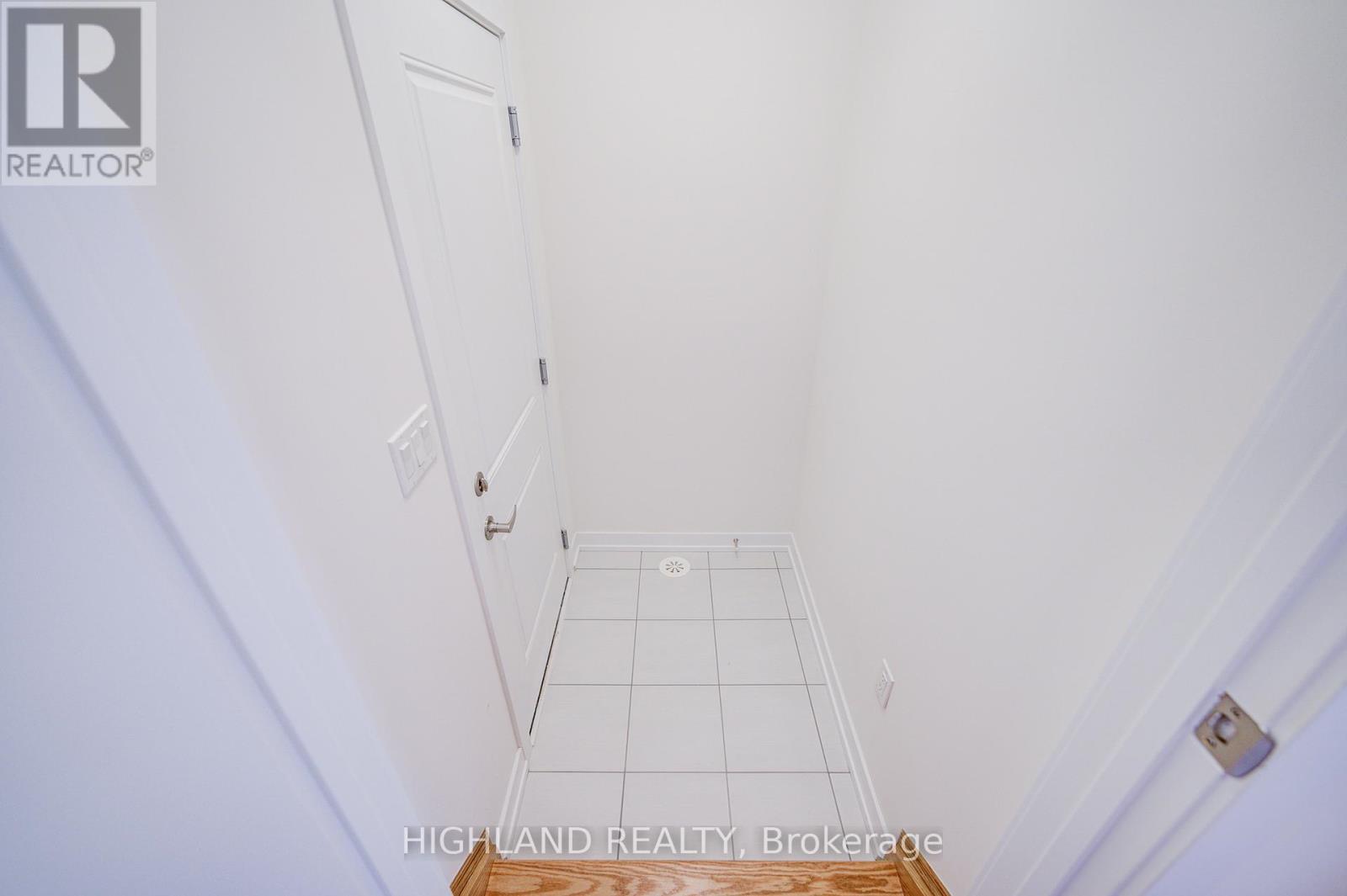 1118 Wheat Boom Drive, Oakville, Ontario  L6H 7W4 - Photo 10 - W12491692