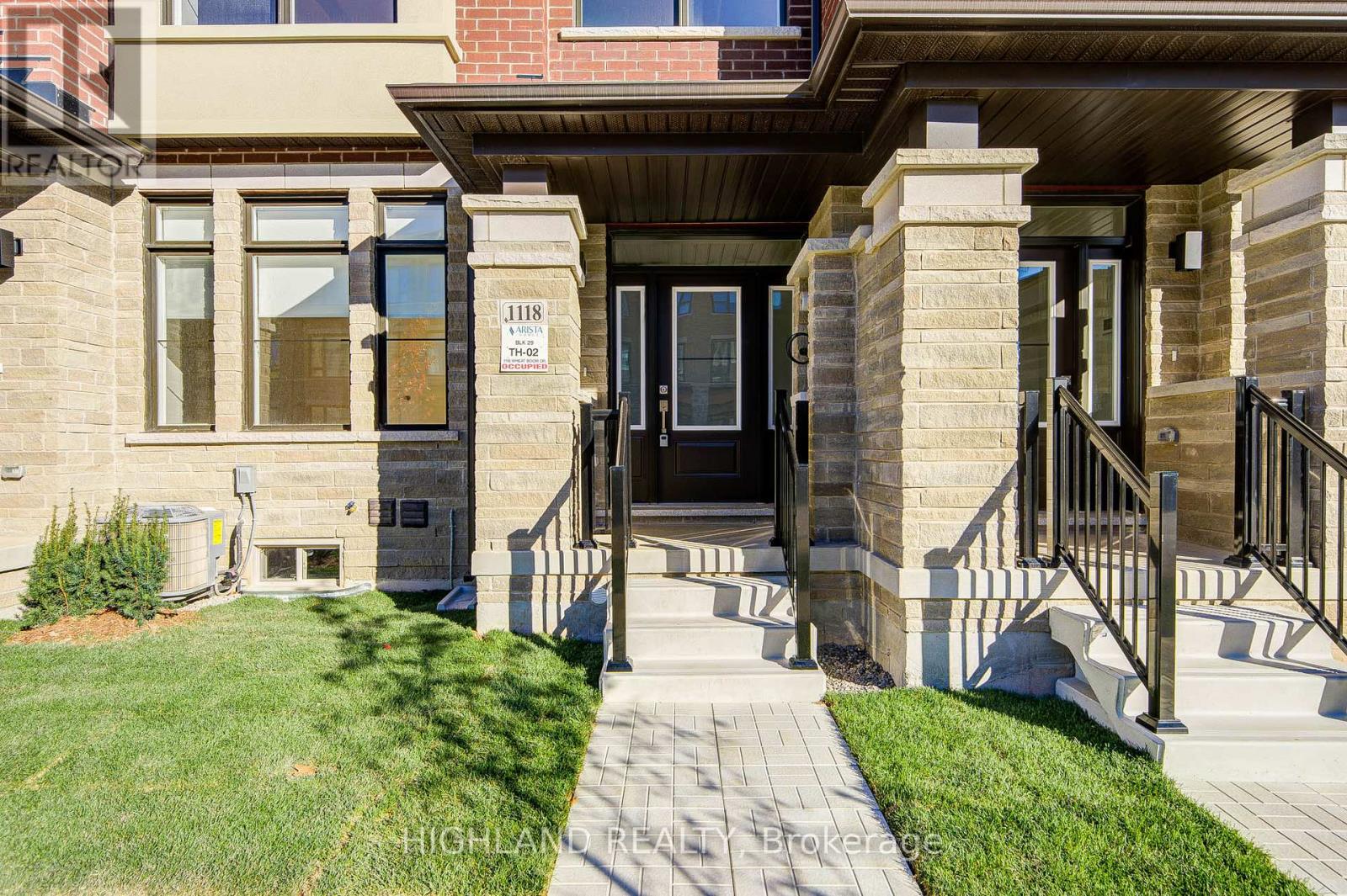 1118 Wheat Boom Drive, Oakville, Ontario  L6H 7W4 - Photo 2 - W12491692