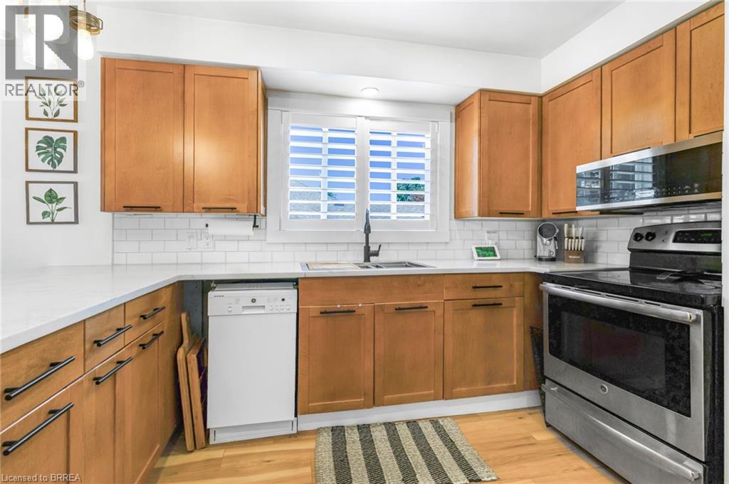 12 Patricia Street, Brantford, Ontario  N3T 1W5 - Photo 5 - 40785617