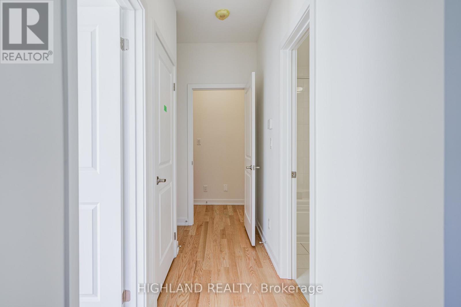 1118 Wheat Boom Drive, Oakville, Ontario  L6H 7W4 - Photo 5 - W12491692