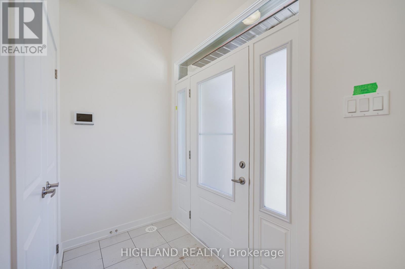 1118 Wheat Boom Drive, Oakville, Ontario  L6H 7W4 - Photo 3 - W12491692