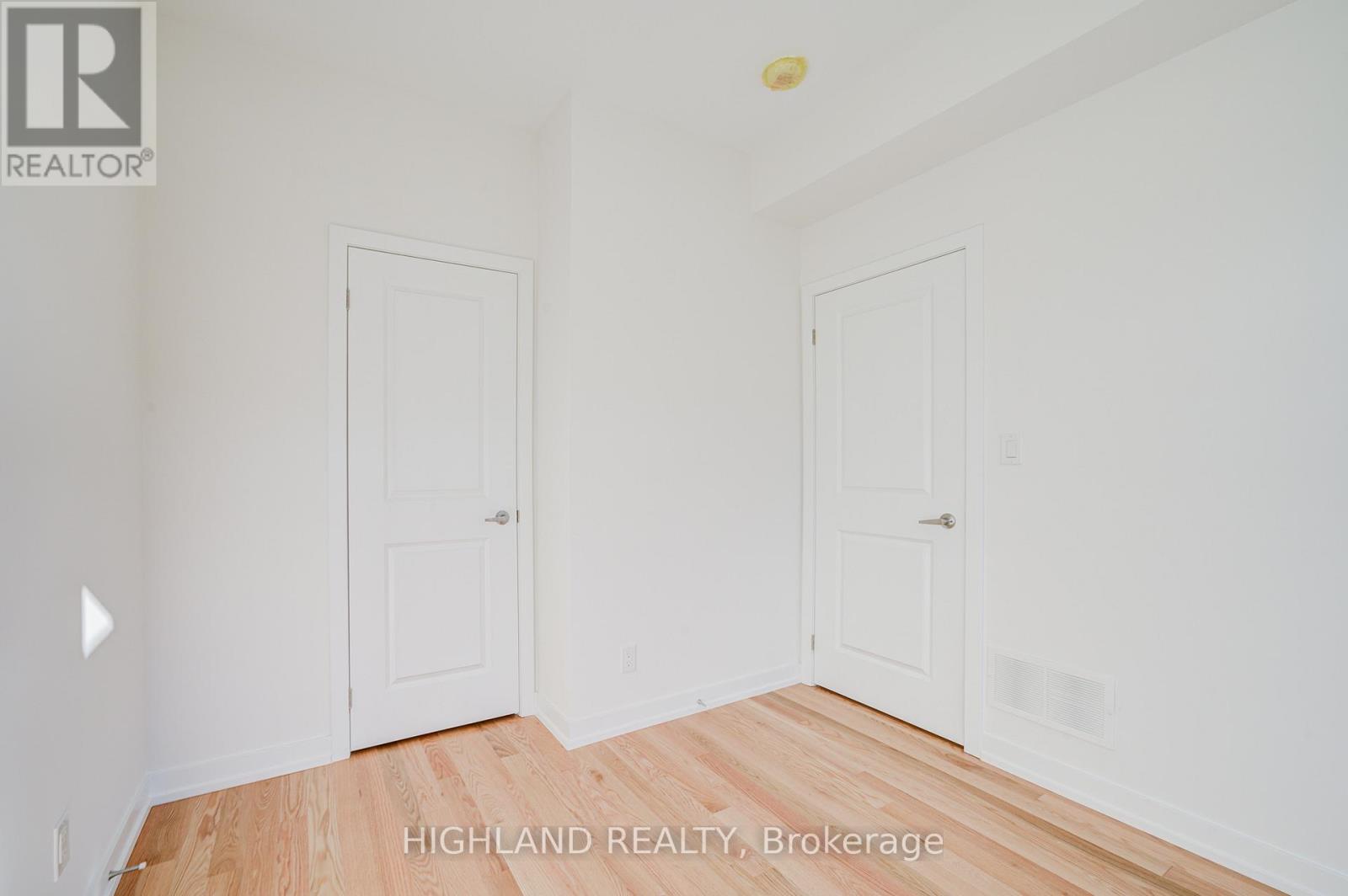 1118 Wheat Boom Drive, Oakville, Ontario  L6H 7W4 - Photo 7 - W12491692