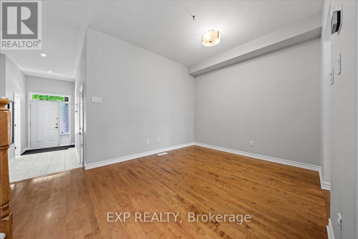 264 Bradwell Way, Ottawa, Ontario  K1T 4J2 - Photo 6 - X12511200