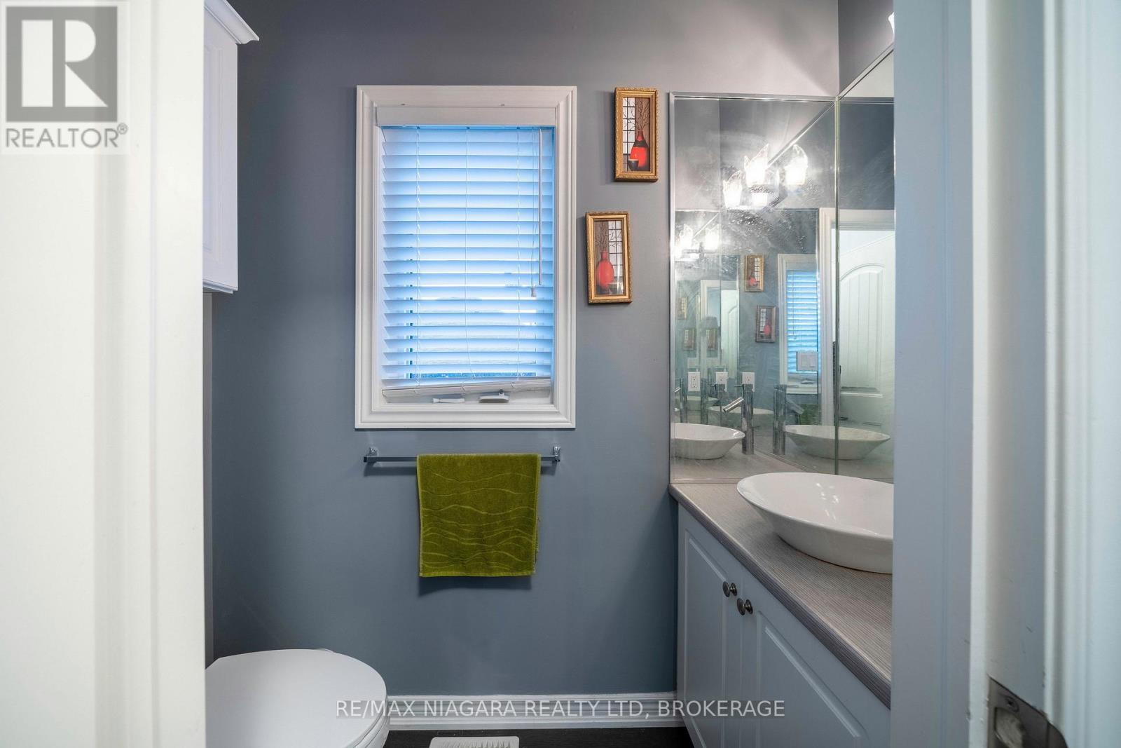 2 Marren Street, St. Catharines, Ontario L2P 2J6 - Photo 22 - X12511092