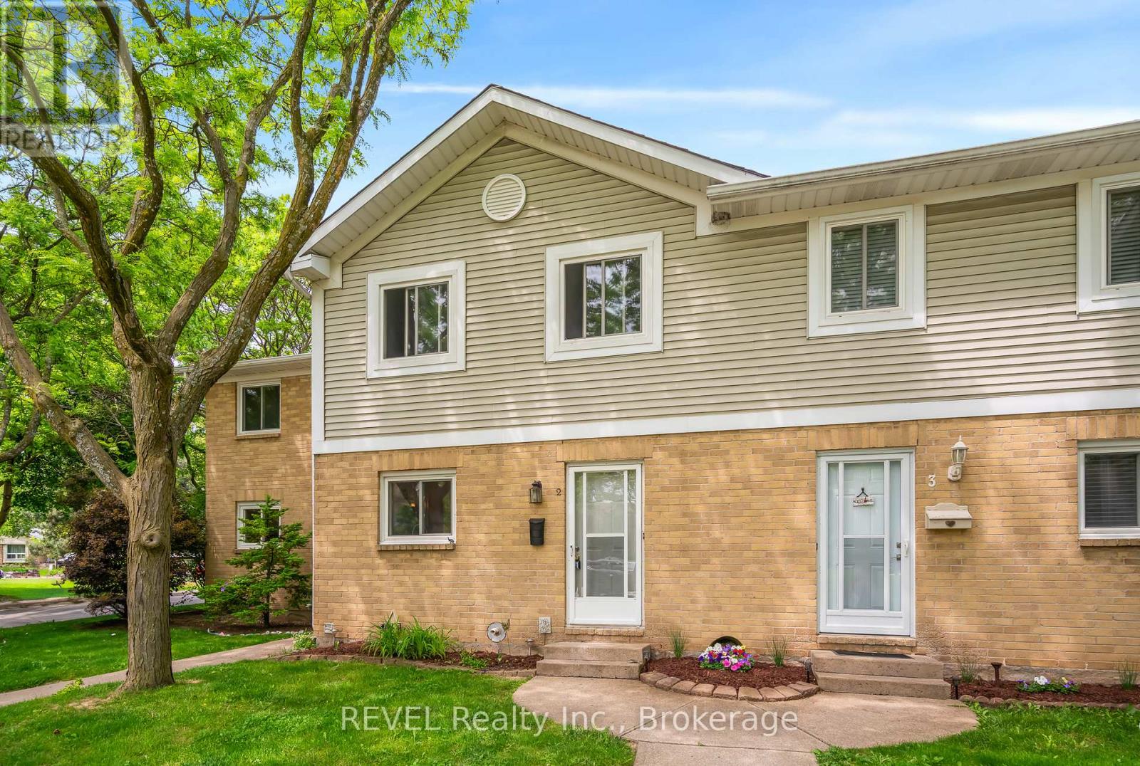 2 - 38 Elma Street, St. Catharines, Ontario  L2N 6Z3 - Photo 2 - X12511126