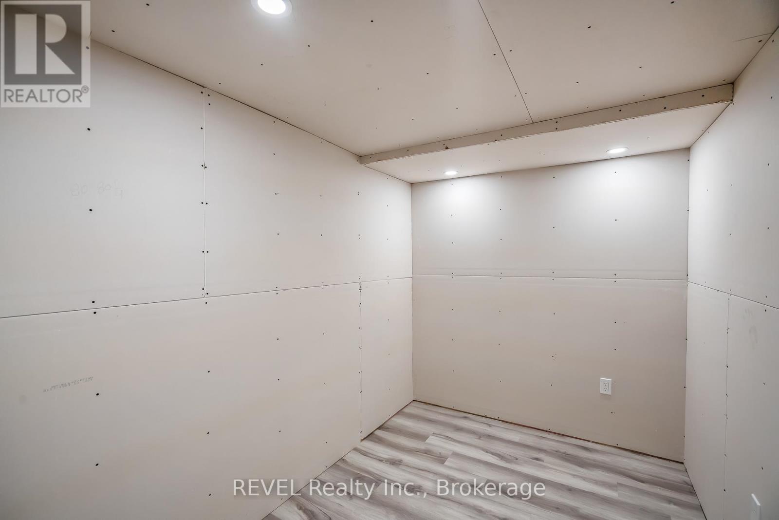 2 - 38 Elma Street, St. Catharines, Ontario  L2N 6Z3 - Photo 25 - X12511126