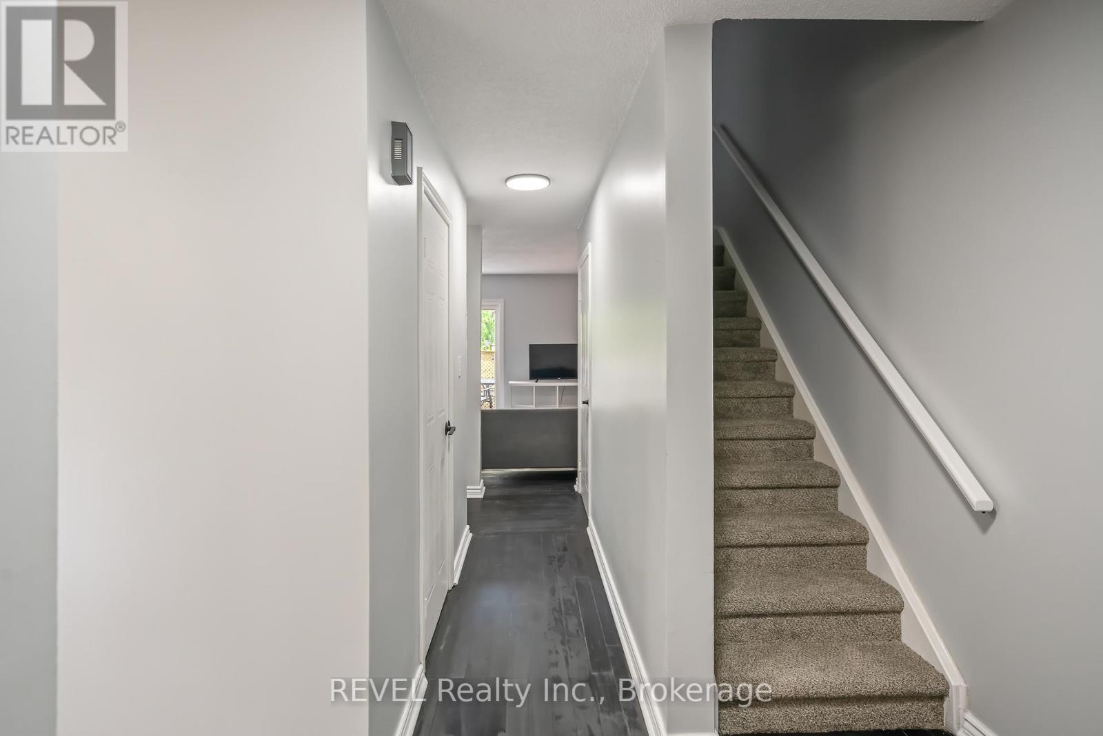 2 - 38 Elma Street, St. Catharines, Ontario  L2N 6Z3 - Photo 5 - X12511126