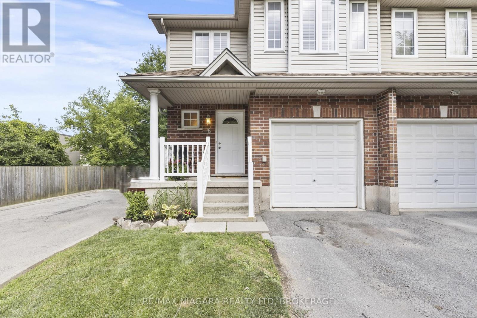 6 - 6263 Valley Way, Niagara Falls, Ontario L2E 0A1 - Photo 3 - X12511148