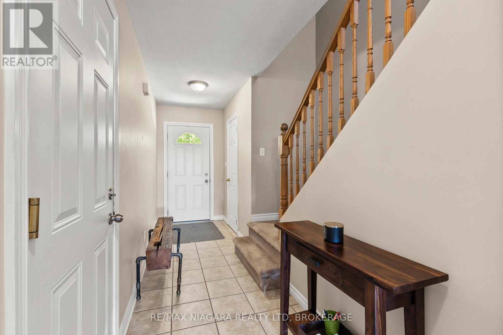 6 - 6263 Valley Way, Niagara Falls, Ontario L2E 0A1 - Photo 4 - X12511148