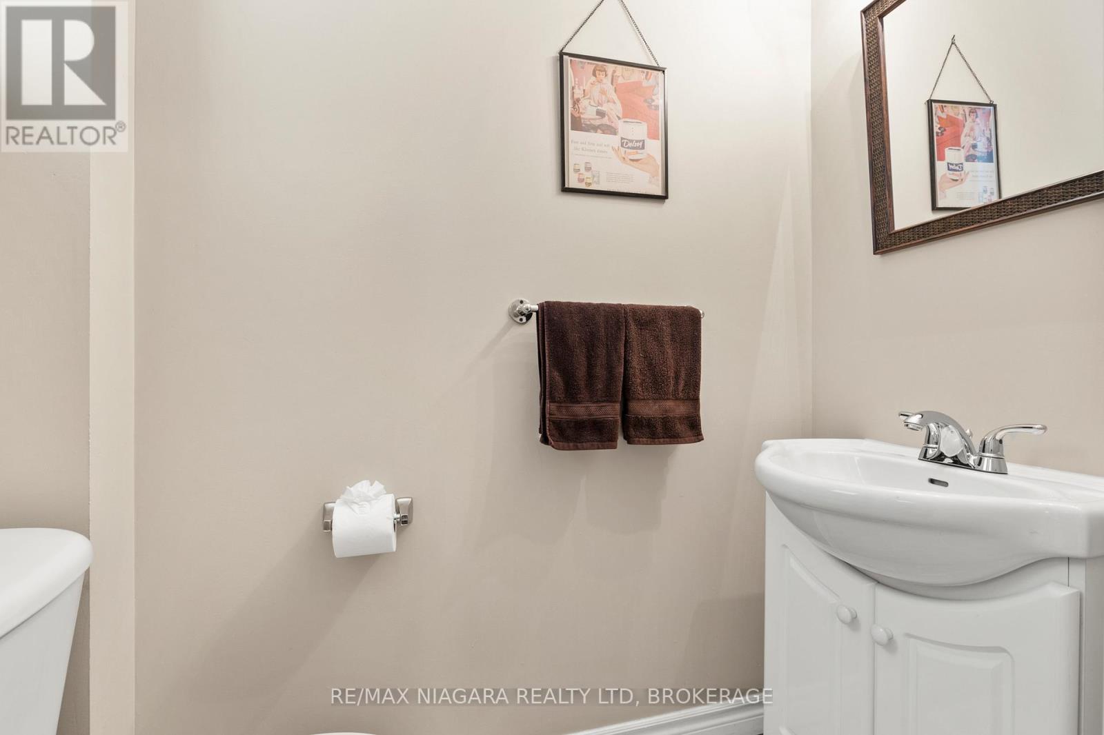 6 - 6263 Valley Way, Niagara Falls, Ontario L2E 0A1 - Photo 5 - X12511148