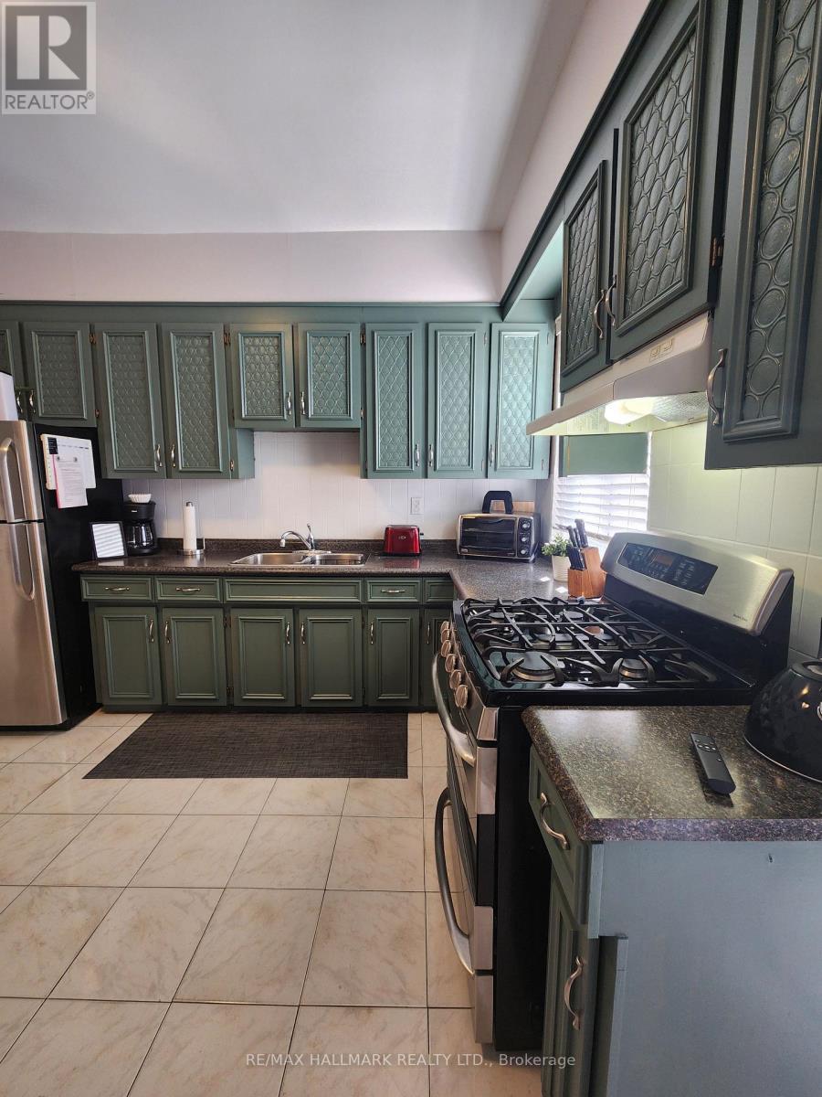 Main - 132 Grace Street, Toronto, Ontario  M6J 2S2 - Photo 3 - C12412888