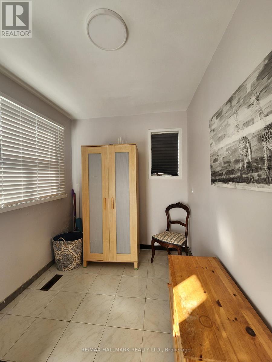 Main - 132 Grace Street, Toronto, Ontario  M6J 2S2 - Photo 8 - C12412888