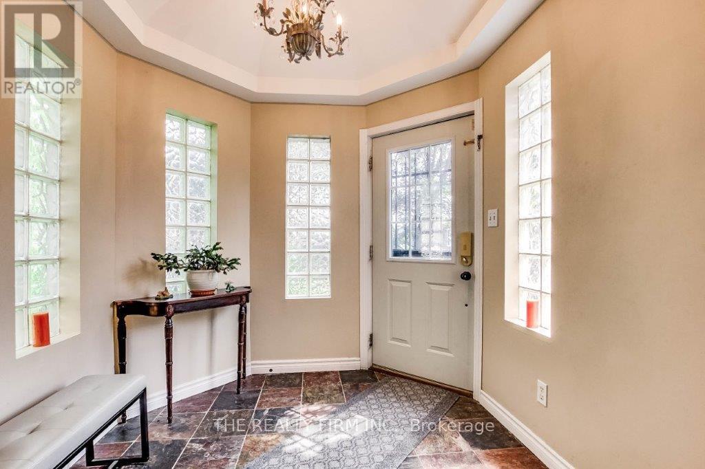 79 Mendip Crescent, London South, Ontario  N6E 1H2 - Photo 11 - X12425454