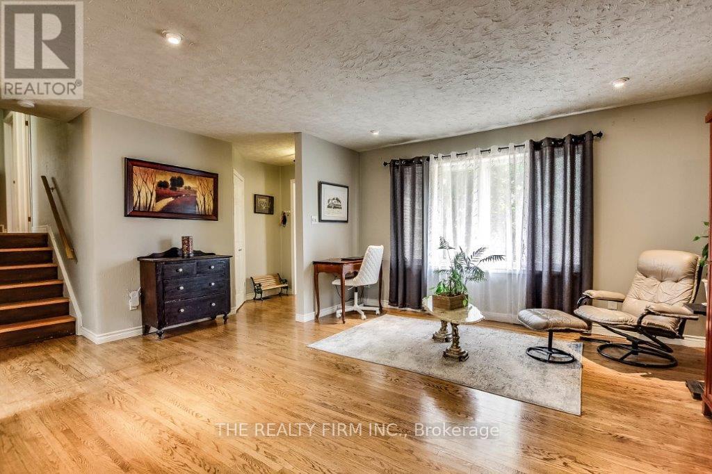 79 Mendip Crescent, London South, Ontario  N6E 1H2 - Photo 14 - X12425454