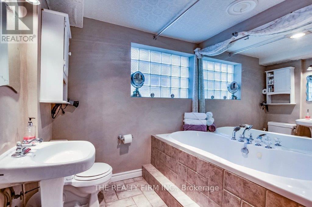 79 Mendip Crescent, London South, Ontario  N6E 1H2 - Photo 30 - X12425454