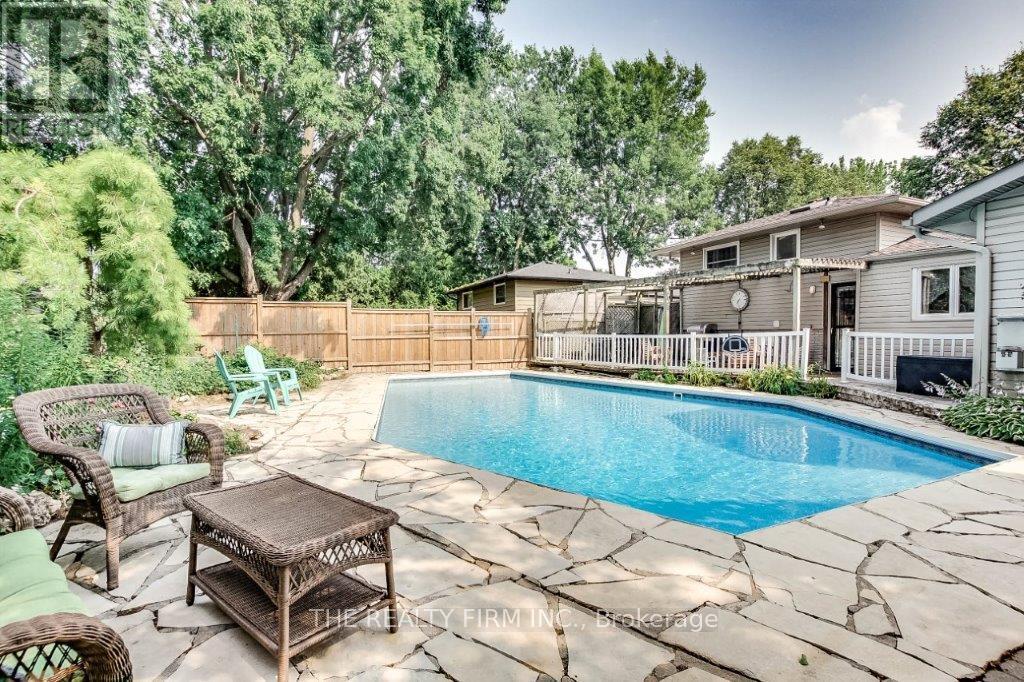 79 Mendip Crescent, London South, Ontario  N6E 1H2 - Photo 7 - X12425454