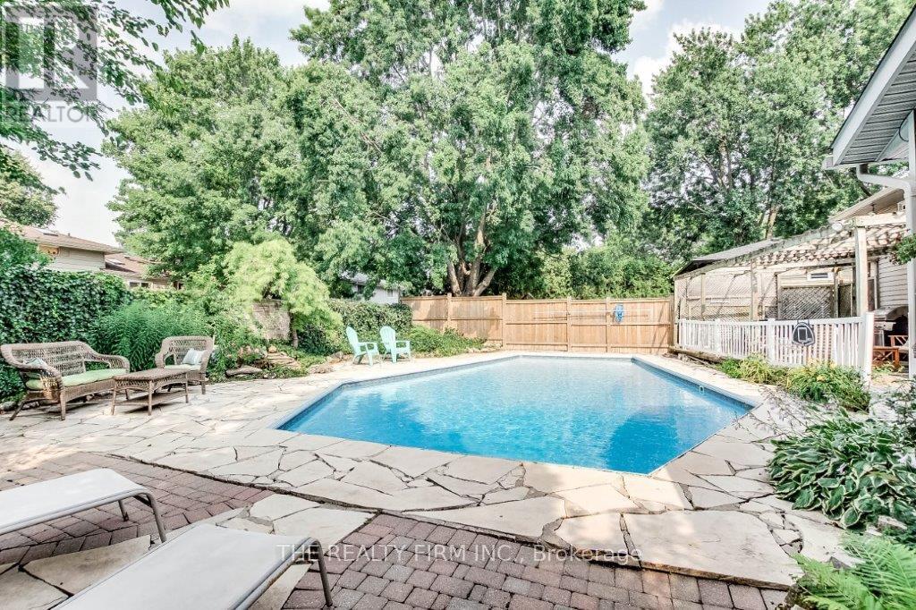 79 Mendip Crescent, London South, Ontario  N6E 1H2 - Photo 8 - X12425454