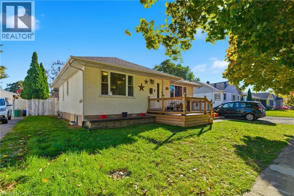 14 HEYWOOD Avenue, St. Catharines, Ontario