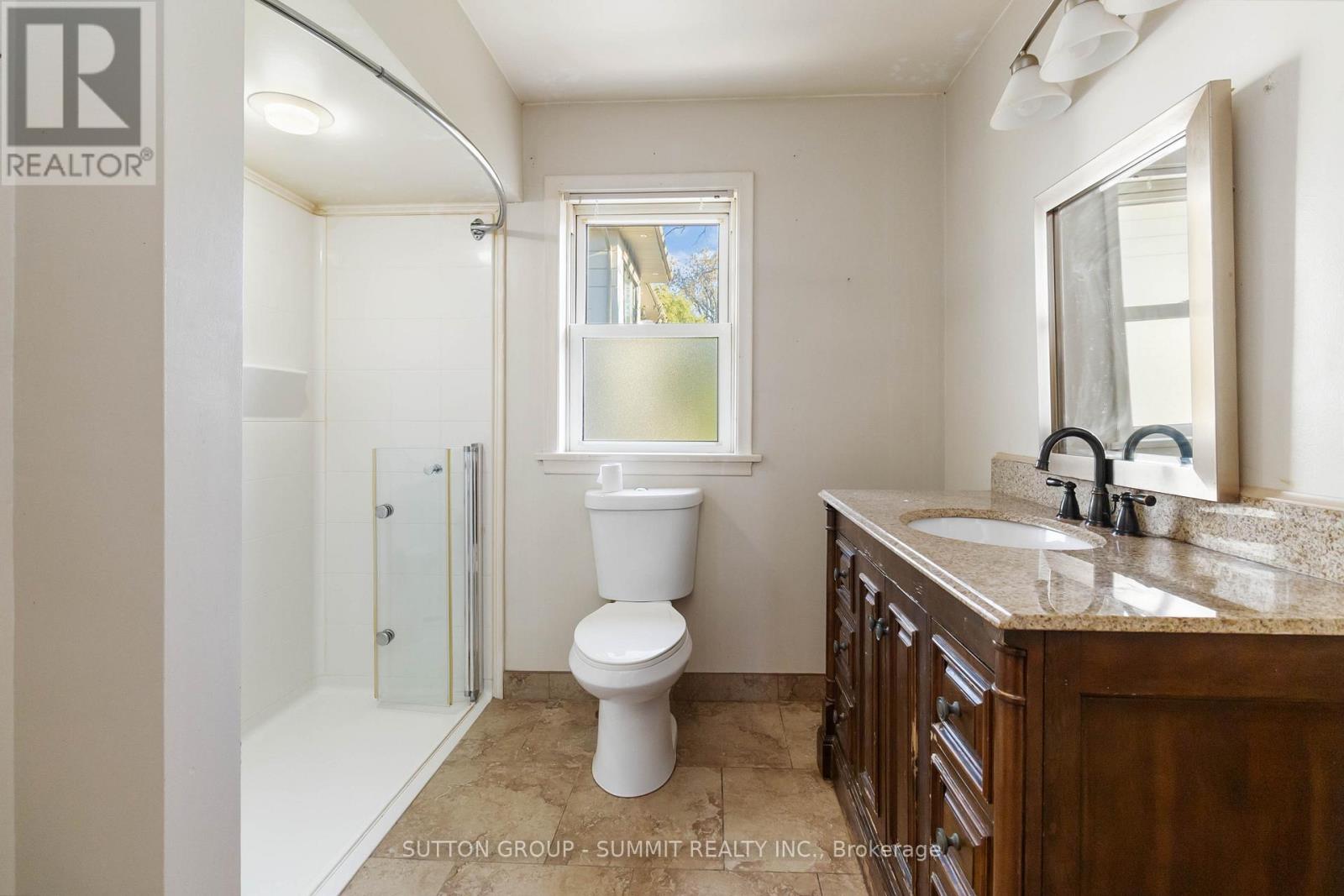 515 Trafford Crescent, Oakville, Ontario L6L 3T2 - Photo 12 - W12495774