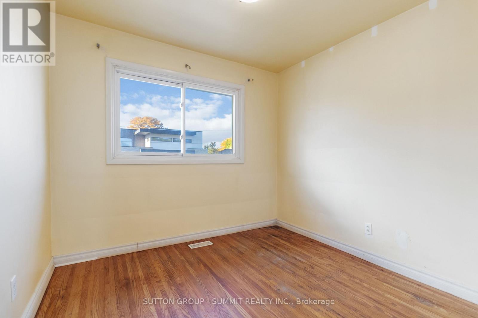 515 Trafford Crescent, Oakville, Ontario L6L 3T2 - Photo 13 - W12495774