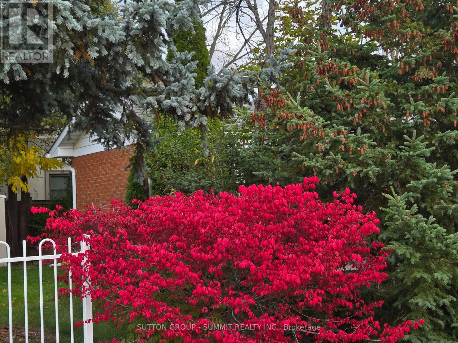 515 Trafford Crescent, Oakville, Ontario L6L 3T2 - Photo 3 - W12495774