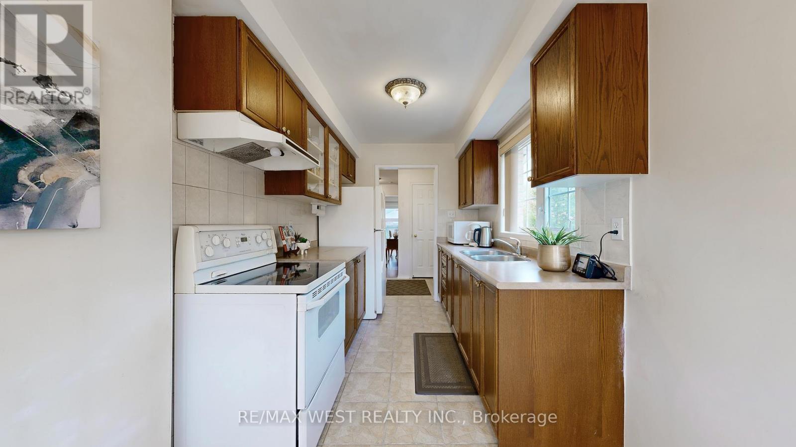 1 Platinum Drive, Toronto, Ontario M6M 5K1 - Photo 8 - W12507594