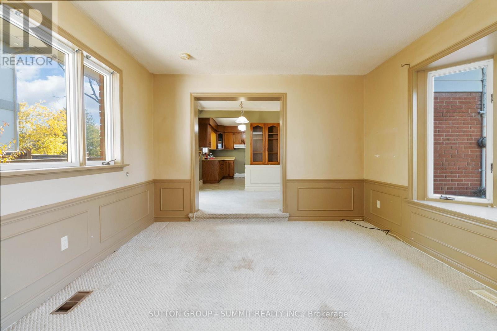 515 Trafford Crescent, Oakville, Ontario L6L 3T2 - Photo 10 - W12495774